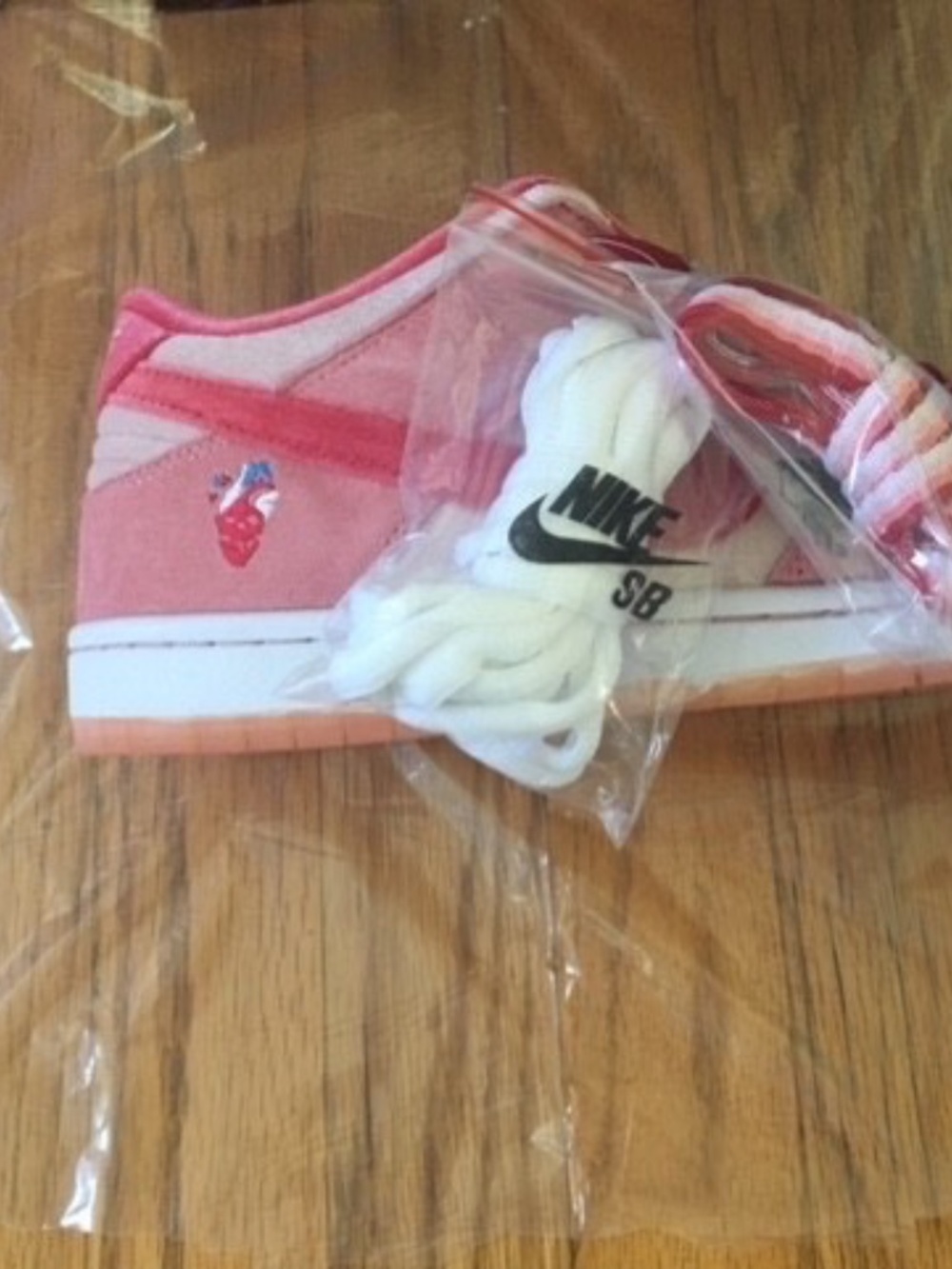 Size 9.5 - Nike Dunk Low SB x StrangeLove Valentines Day Brand New in Box! - Picture 9 of 9